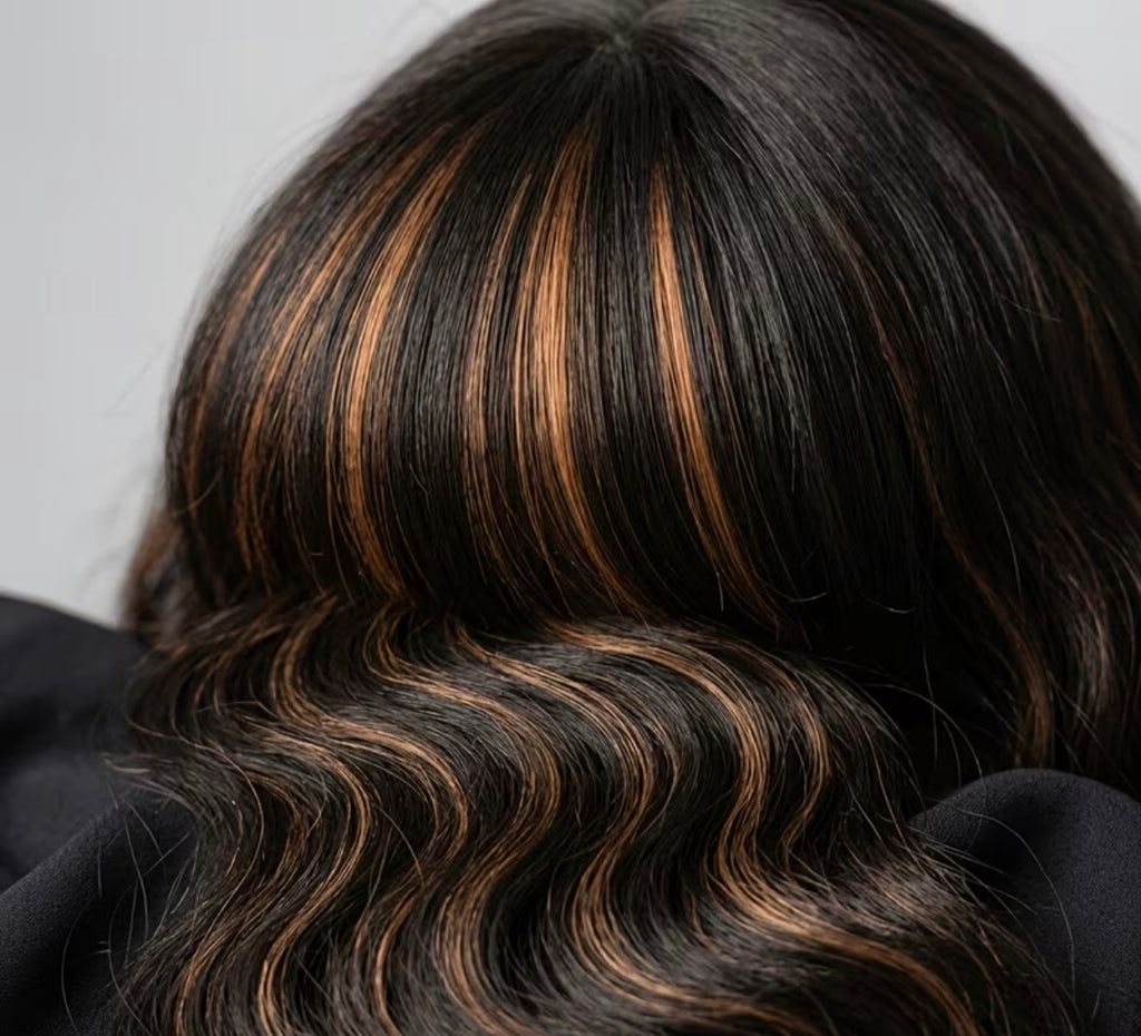 Women'S Medium And Long Wavy Curly Wig (With Air Bangs) - Highlights And High-Gloss Synthetic Hair, High Temperature